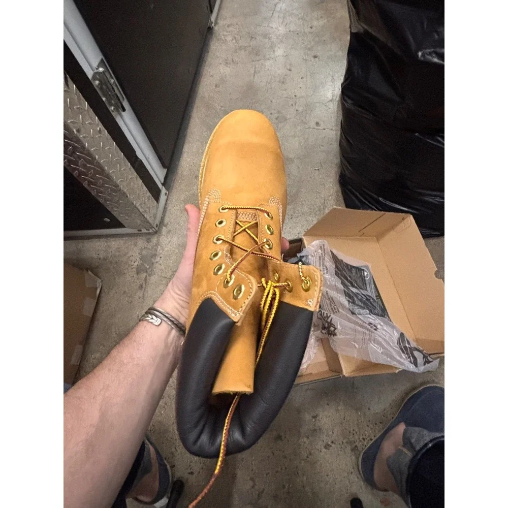 NEW Authentic Timberland 6 Inch Boot Wheat Nubuck Waterproof size 11M